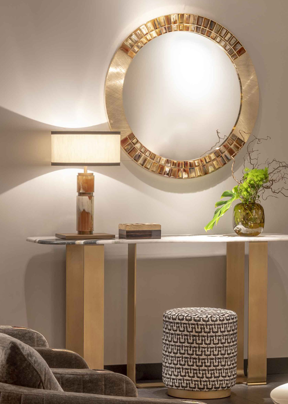 Wall mirrors - Astrid wall mirror in 24k gold plated brass and horn - ambiance picture - Arcahorn